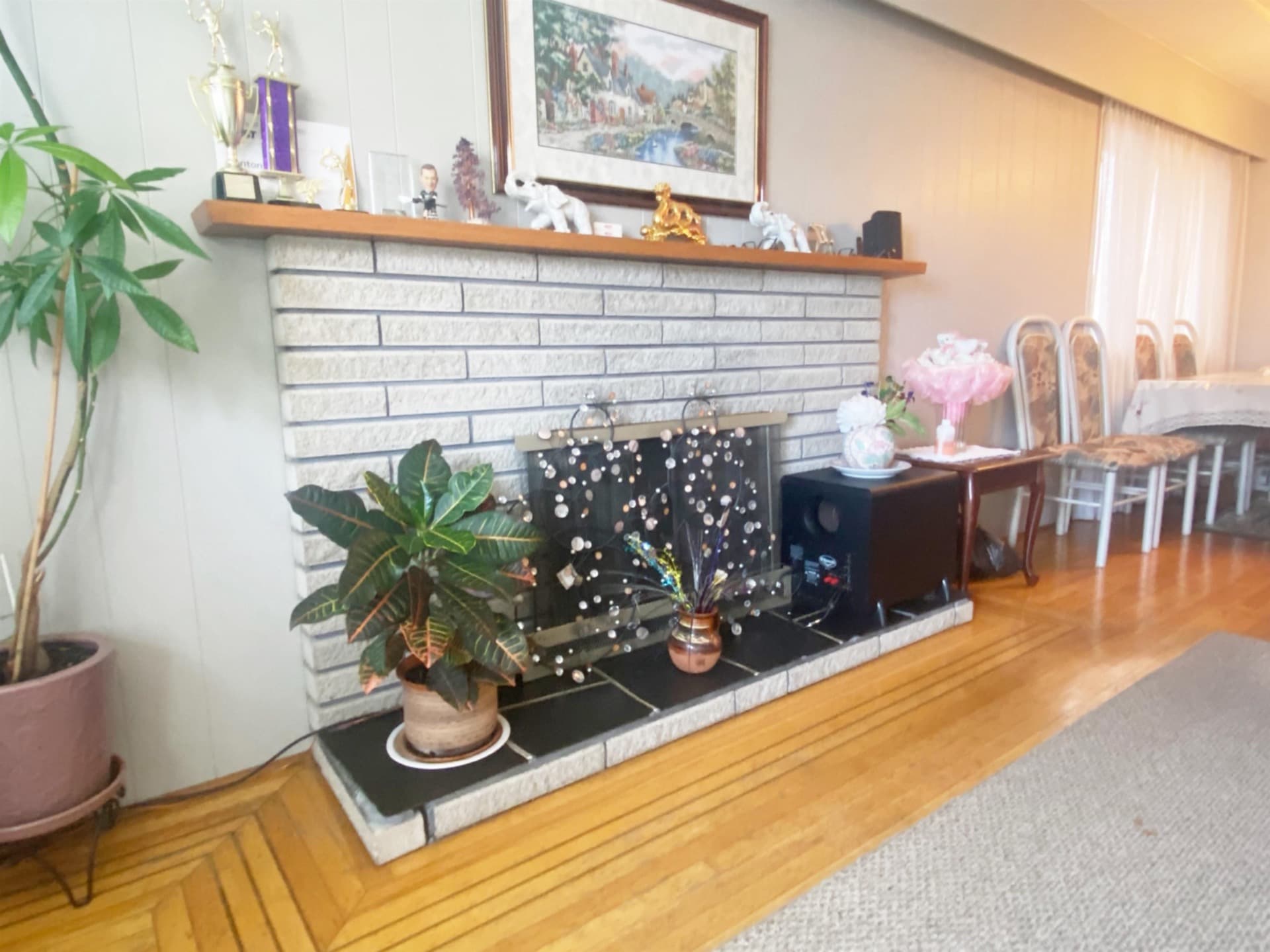 Living room — 815 E 56th Avenue