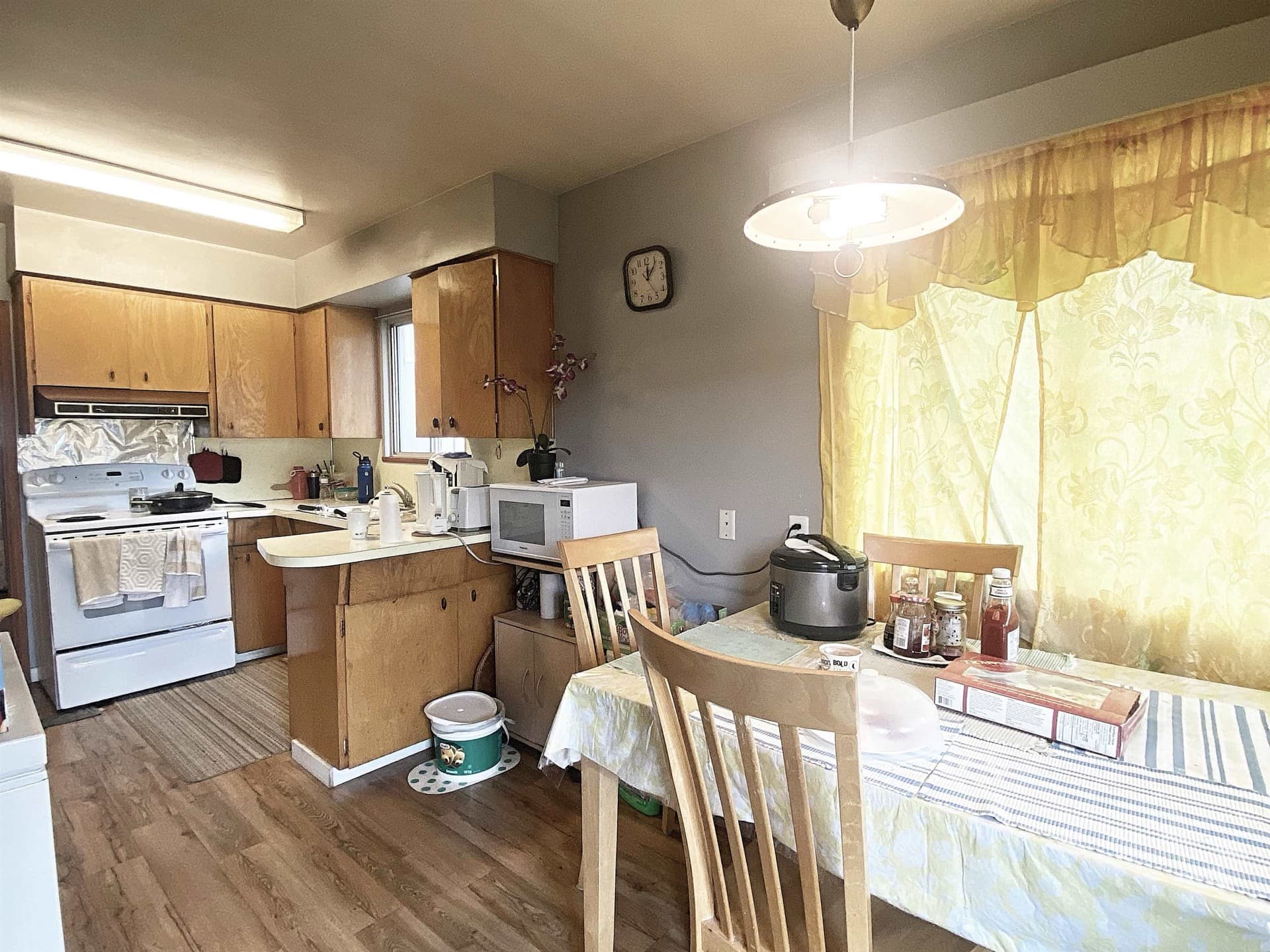 Kitchen — 815 E 56th Avenue