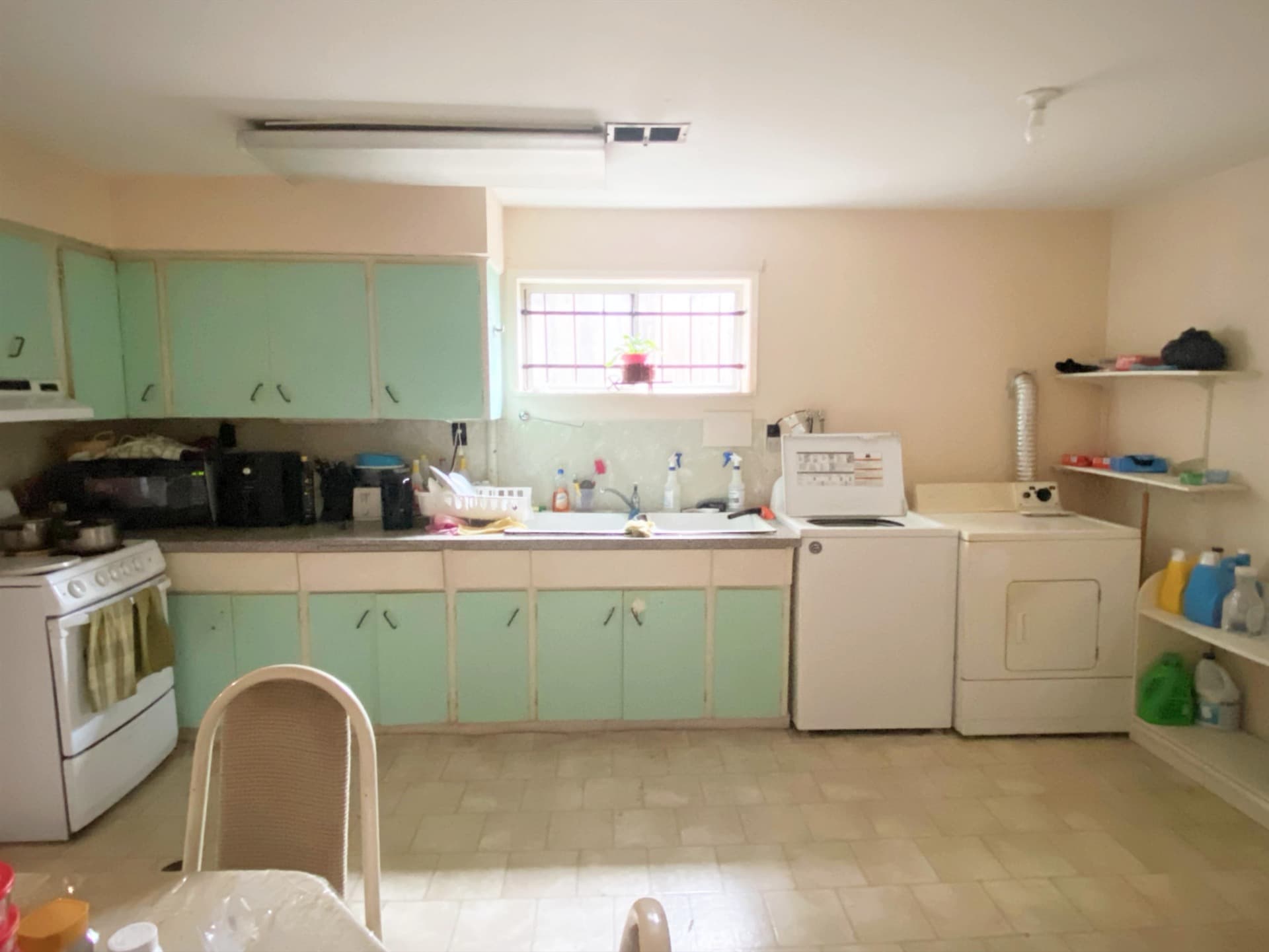 Kitchen — 815 E 56th Avenue